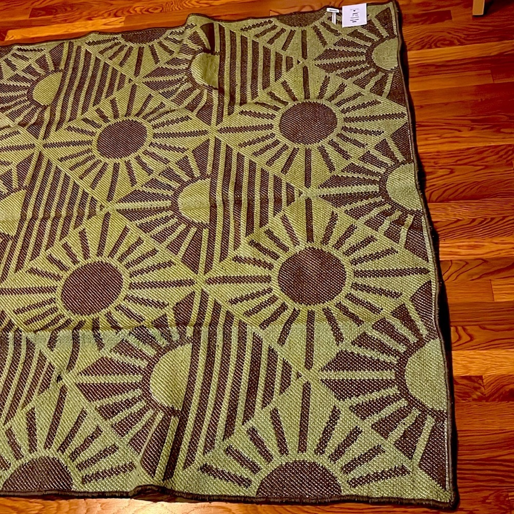 Urban Outfitters Sun Geo Indoor/Outdoor Rug 5’ x 7’ NWT - Picture 9 of 15